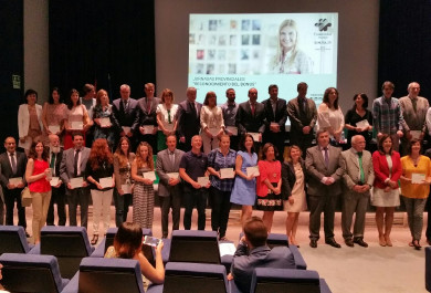 Representantes de las empresas galardonadas posan tras recoger su diploma