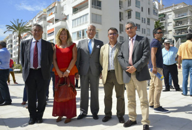 Representantes oficiales que asistieron al acto de inauguración.