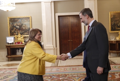 Felipe VI recibe a Elvira Rodríguez